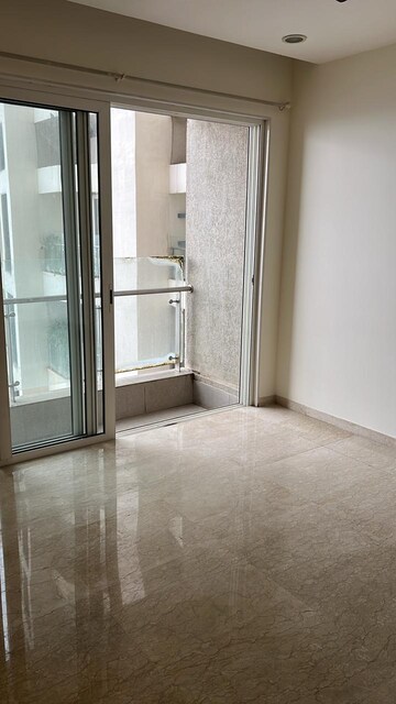Room in 2 BHK Apartment at Lodha Fiorenza, Goregaon East – for Rent