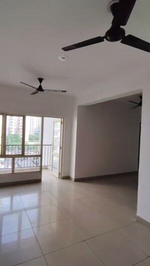 Room in 2 BHK Apartment at Panchsheel Greens, Sector 16 Greater Noida – for Sale