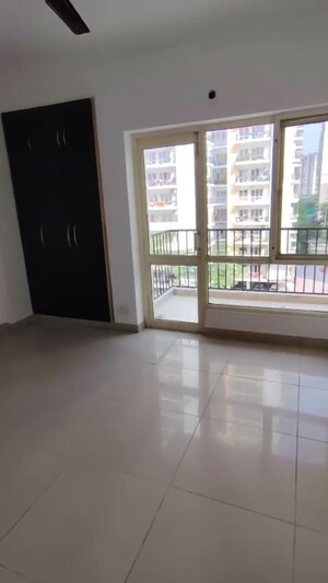 Room in 2 BHK Apartment at Panchsheel Greens, Sector 16 Greater Noida – for Sale