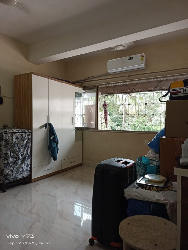 Room, bandra west 1 RK 250 Sq.Ft. Apartment In Bandra West Mumbai 9227838