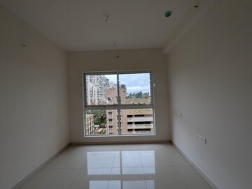 Room in 2 BHK Apartment at Godrej Green Vistas, Mahalunge – for Rent