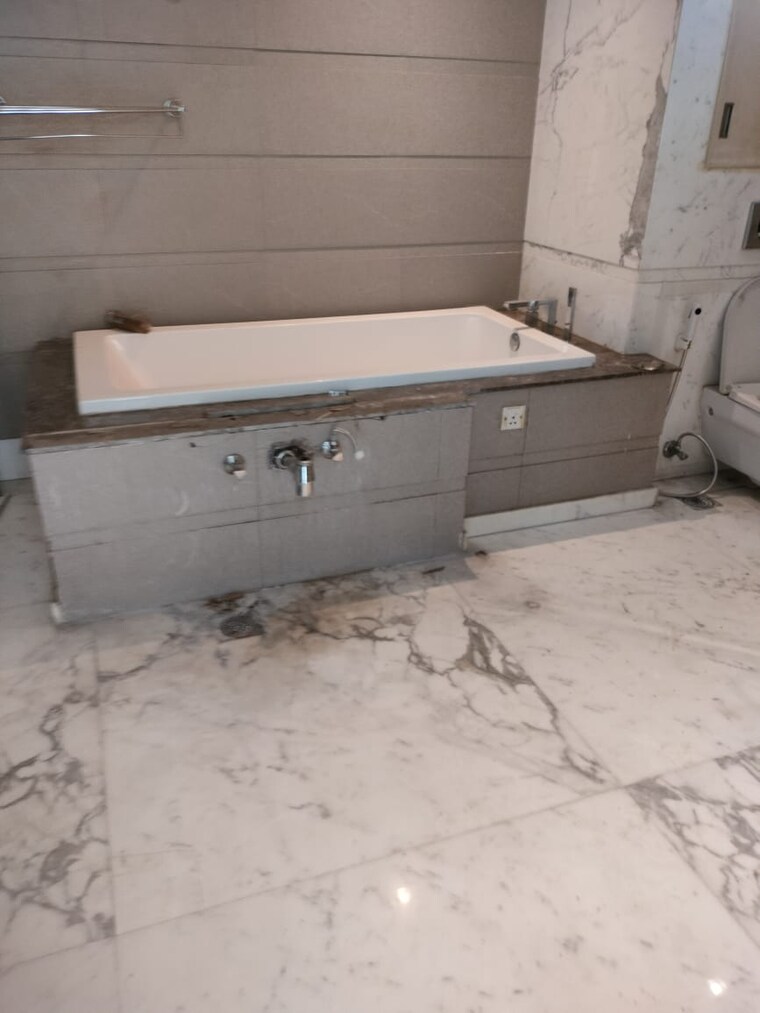 Bathroom, salcon-the-verandas 4 Bedroom 4495 Sq.Ft. Apartment In Sector 54 Gurgaon 9227912