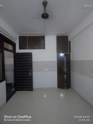 Room in 1 RK Builder Floor at Dwarka Mor – for Rent