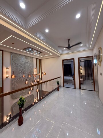Room in 5 BHK Villa at Gandhi Path – for Sale