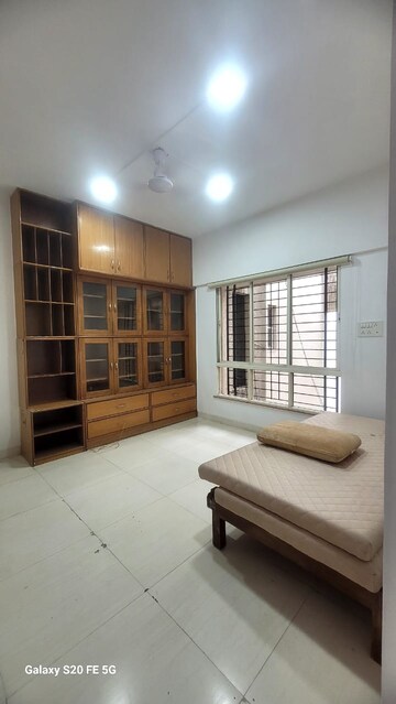 Room in 3 BHK Apartment at Prabhat Apartment, Prabhat Road – for Rent