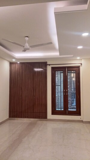 Room in 3 BHK Builder Floor at Panchsheel Enclave – for Sale