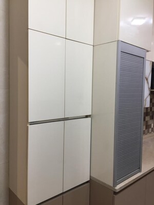 Building Lobby in 3 BHK Builder Floor at Panchsheel Enclave – for Sale