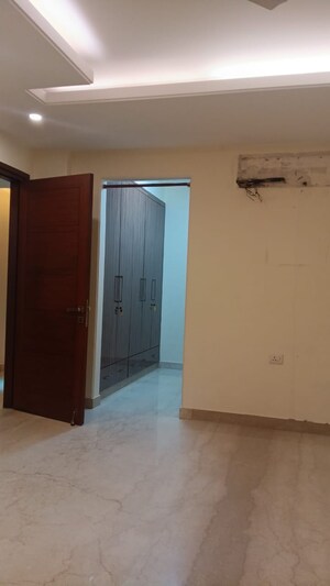 Room in 3 BHK Builder Floor at Panchsheel Enclave – for Sale