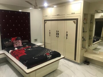 Bedroom in 2 BHK Apartment at Khar West – for Rent