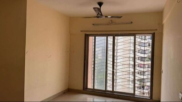 Room in 2 BHK Apartment at Siddhi Highland Park, Kolshet Road – for Rent