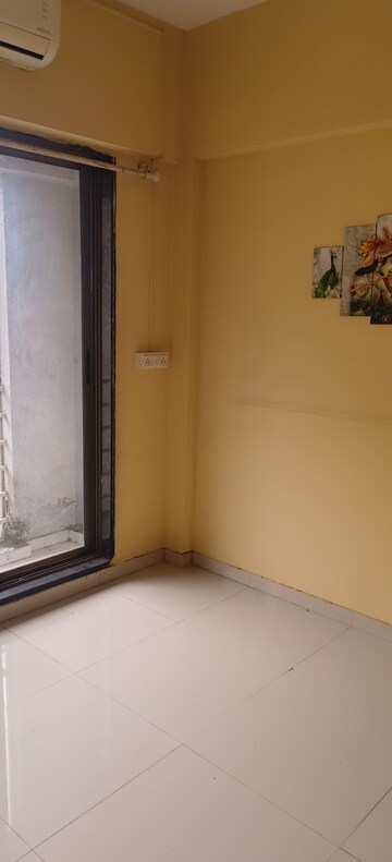 Room in 1 BHK Apartment at Ritu Gardenia, Naigaon East – for Rent