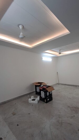 Parking in 1 BHK Builder Floor at Saket – for Rent