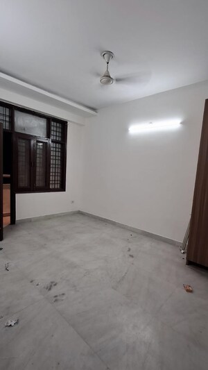 Room in 1 BHK Builder Floor at Saket – for Rent