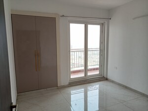 Room in 2 BHK Apartment at Rishita Manhattan, Gomti Nagar – for Rent