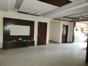 Room in 4 BHK Builder Floor at Parklands, Sector 85 – for Sale