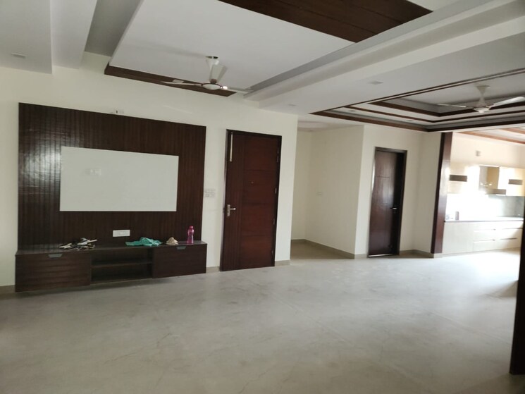 Room, parklands 4 Bedroom 350 Sq.Yd. Builder Floor In Sector 85 Faridabad 9227945