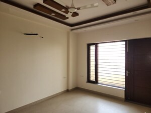 Room in 4 BHK Builder Floor at Parklands, Sector 85 – for Sale