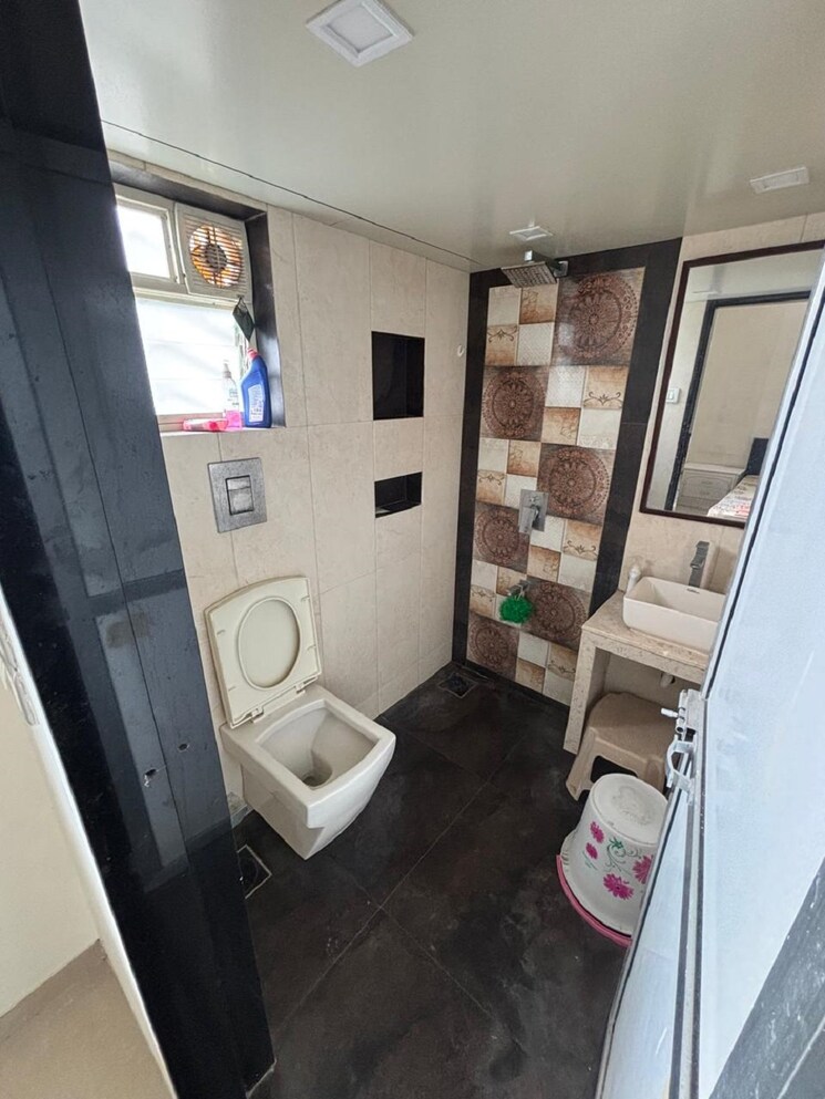 Bathroom, bandra west 2 Bedroom 750 Sq.Ft. Apartment In Bandra West Mumbai 9228004
