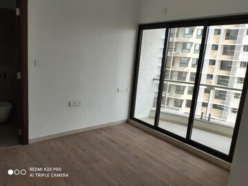 Room in 2 BHK Apartment at Sunteck City Avenue 4, Goregaon West – for Rent