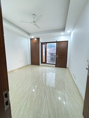 Room in 2 BHK Builder Floor at Chattarpur – for Rent