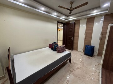 Room in 2 BHK Builder Floor at Indrapuram – for Rent