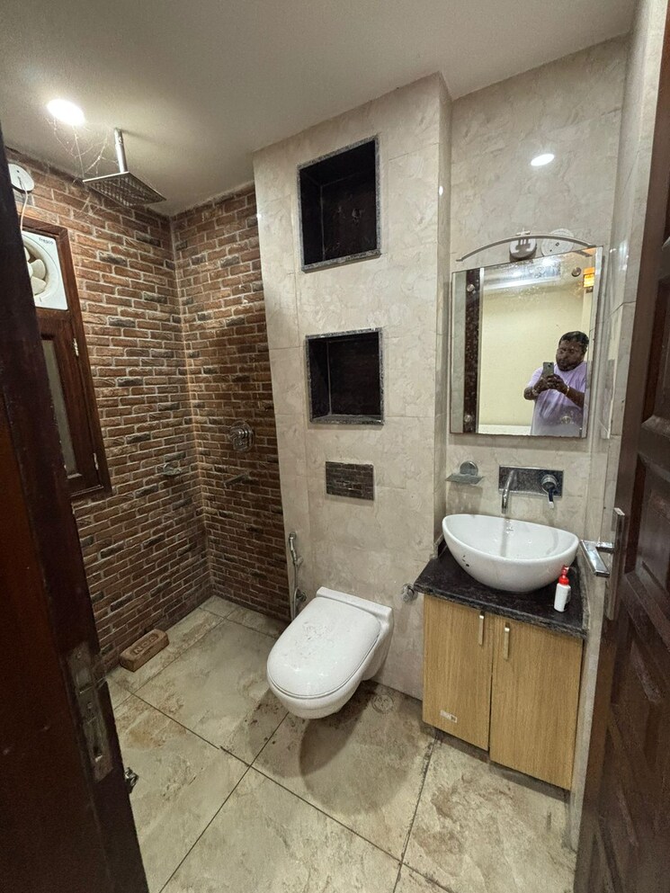 Bathroom, indrapuram 2 Bedroom 1075 Sq.Ft. Builder Floor In Indrapuram Ghaziabad 9228413