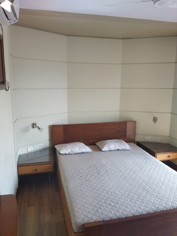 Bedroom in 2 BHK Apartment at Bandra West – for Rent