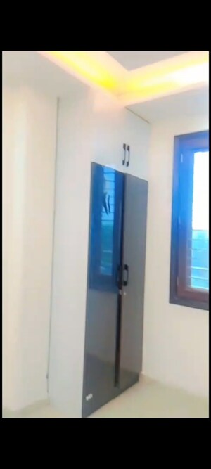 Building Lobby in 1 RK Builder Floor at Shalimar Bagh – for Rent