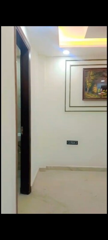 Room in 1 RK Builder Floor at Shalimar Bagh – for Rent