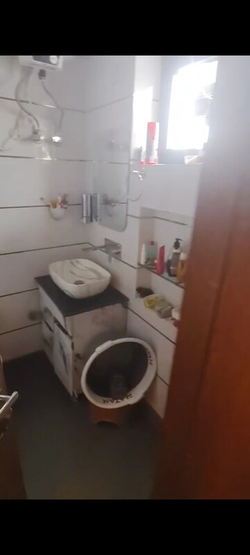 Master Bedroom in 1 BHK Builder Floor at Pitampura – for Rent