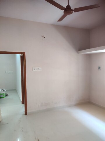 Room in 5 BHK Independent House at Irumbuliyur – for Sale