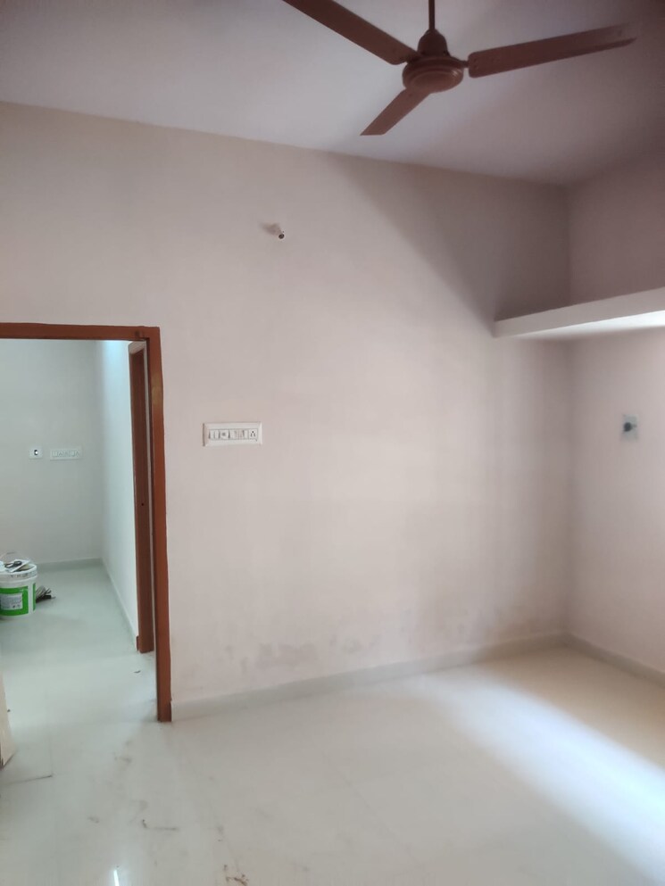 Room, irumbuliyur 5 Bedroom 2500 Sq.Ft. Independent House In Irumbuliyur Chennai 9228126