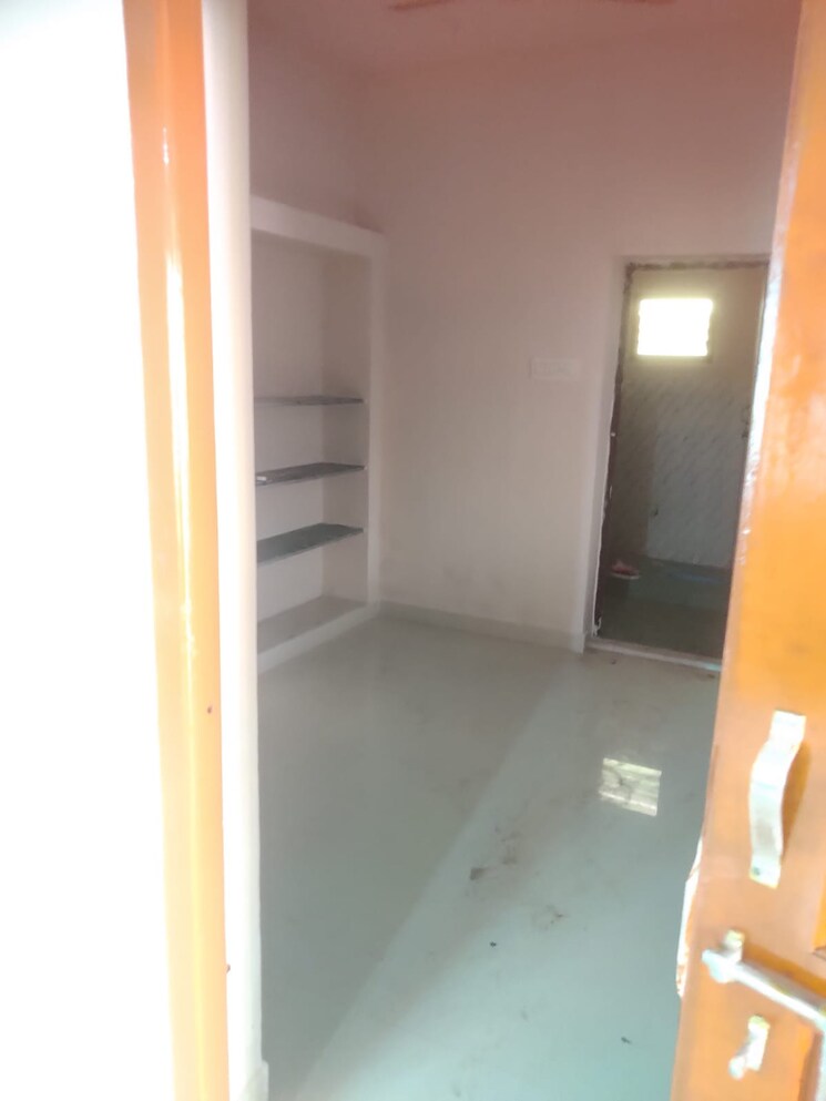 Room, irumbuliyur 5 Bedroom 2500 Sq.Ft. Independent House In Irumbuliyur Chennai 9228126