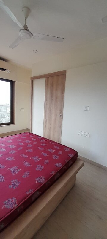 Bedroom in 2 BHK Apartment at Juhu – for Rent