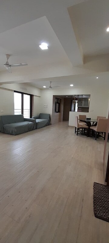 2 BHK Apartment For Rent in Juhu