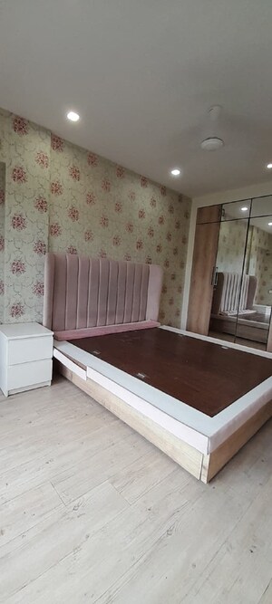 Bedroom in 2 BHK Apartment at Juhu – for Rent