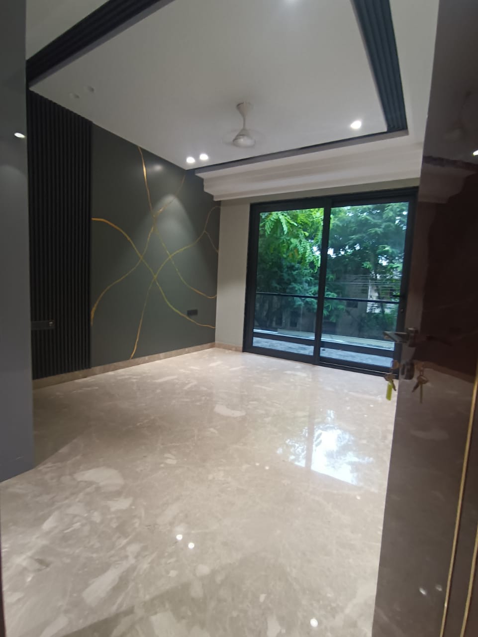 1 RkBuilder Floor For Rent in Ansal Golf Links 1