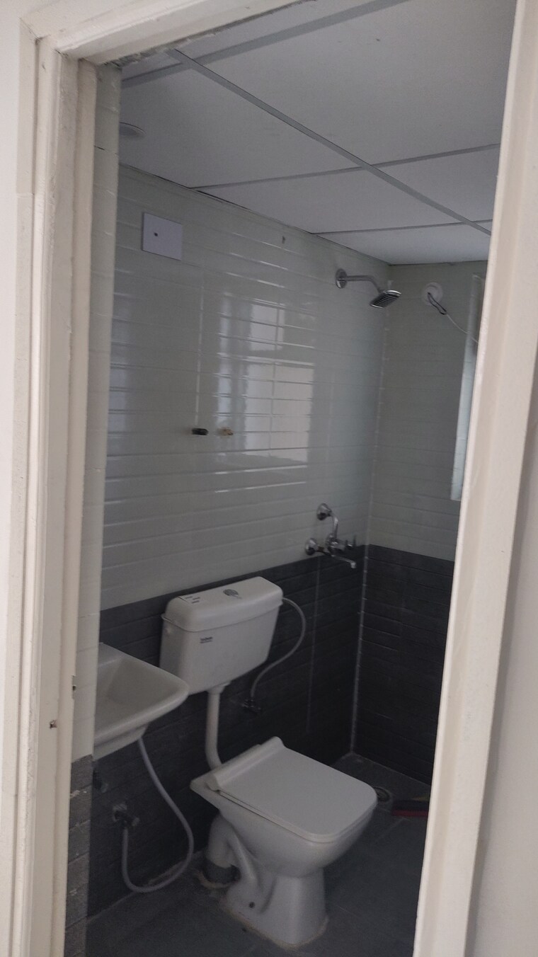 Bathroom, rof-alante 3 Bedroom 735 Sq.Ft. Apartment In Sector 108 Gurgaon 9228316