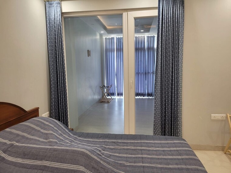 Room, sector 22 3 Bedroom 1950 Sq.Ft. Independent House In Sector 22 Gurgaon 9228328