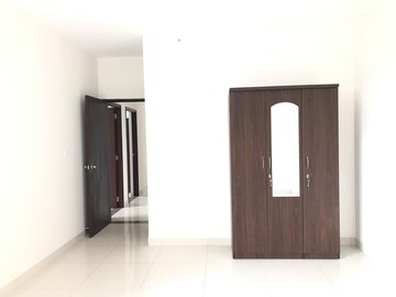 Room in 2 BHK Apartment at Purva Palm Beach, Hennur Road – for Rent
