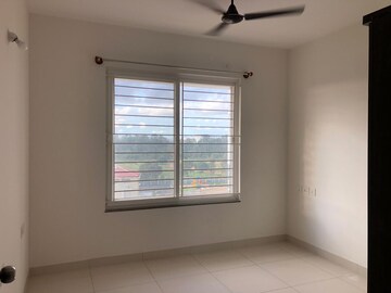 Room in 2 BHK Apartment at Purva Palm Beach, Hennur Road – for Rent