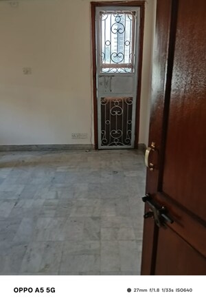 Room in 3 BHK Apartment at DPS Housing Society, Sector 51 – for Rent