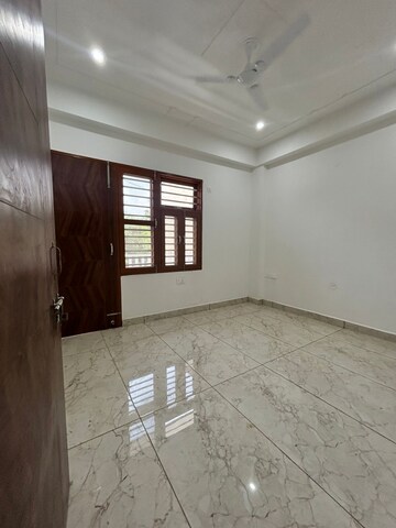 Room in 1 BHK Independent House at Sector 21 – for Rent
