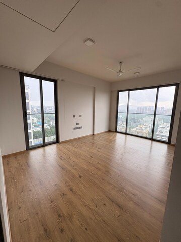 Room in 4 BHK Apartment at Rustomjee Seasons Bandra East, Bandra East – for Rent
