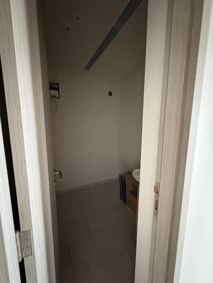 Bathroom, rustomjee-seasons-bandra-east 4 Bedroom 1900 Sq.Ft. Apartment In Bandra East Mumbai 9228533