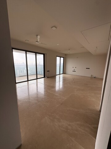 Room in 4 BHK Apartment at Rustomjee Seasons Bandra East, Bandra East – for Rent