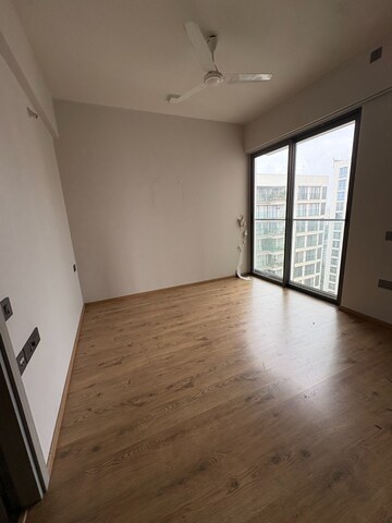 Room in 4 BHK Apartment at Rustomjee Seasons Bandra East, Bandra East – for Rent