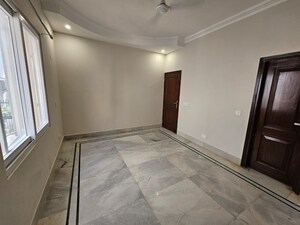 Room in 3 BHK Builder Floor at Uday Park – for Rent