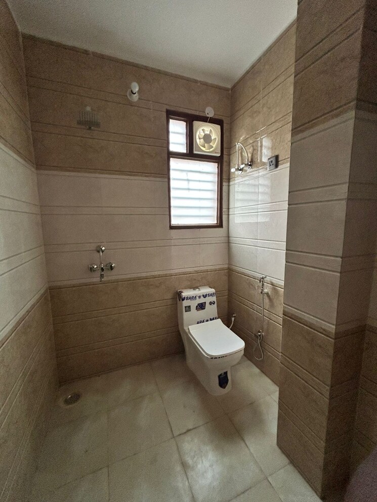 Bathroom, sector 23a 1 Bedroom 585 Sq.Ft. Independent House In Sector 23a Gurgaon 9228471