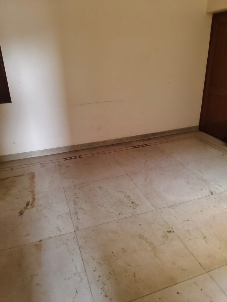 Room, sukhdev vihar 2 Bedroom 300 Sq.Yd. Builder Floor In Sukhdev Vihar Delhi 9228539